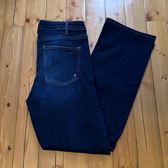 Silver Jeans Co. Infinite Fit Mid Rise Bootcut Jeans - Picture 3 of 6